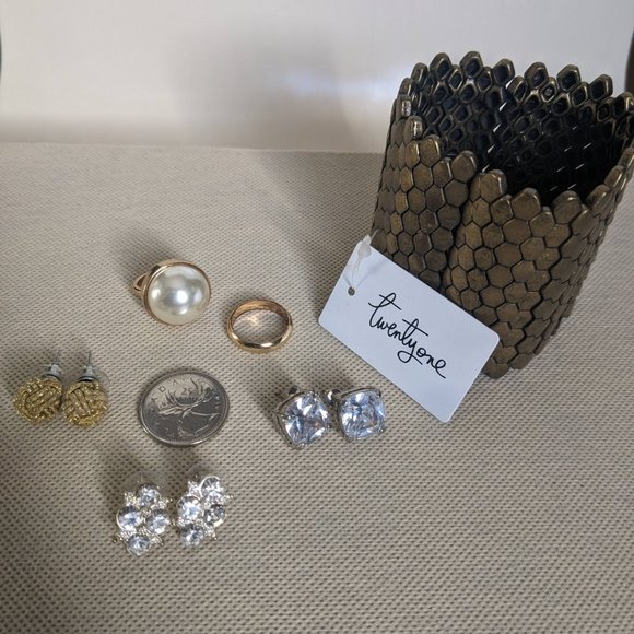 🔥 Lot of Costume Jewelry: Rings, Earrings, Wide bracelet🔥 - Picture 1 of 5